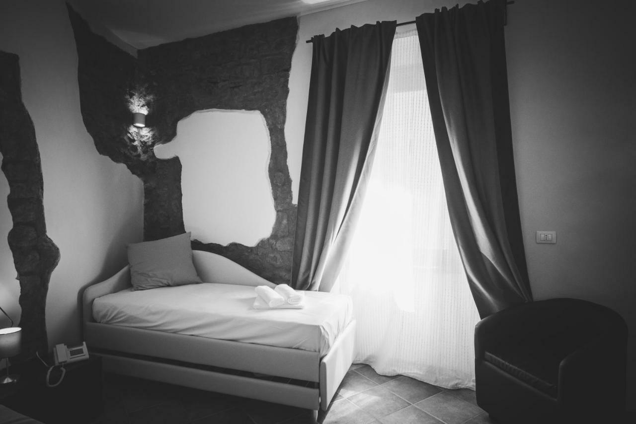 Le Undici Rose Hotel Viterbe Extérieur photo