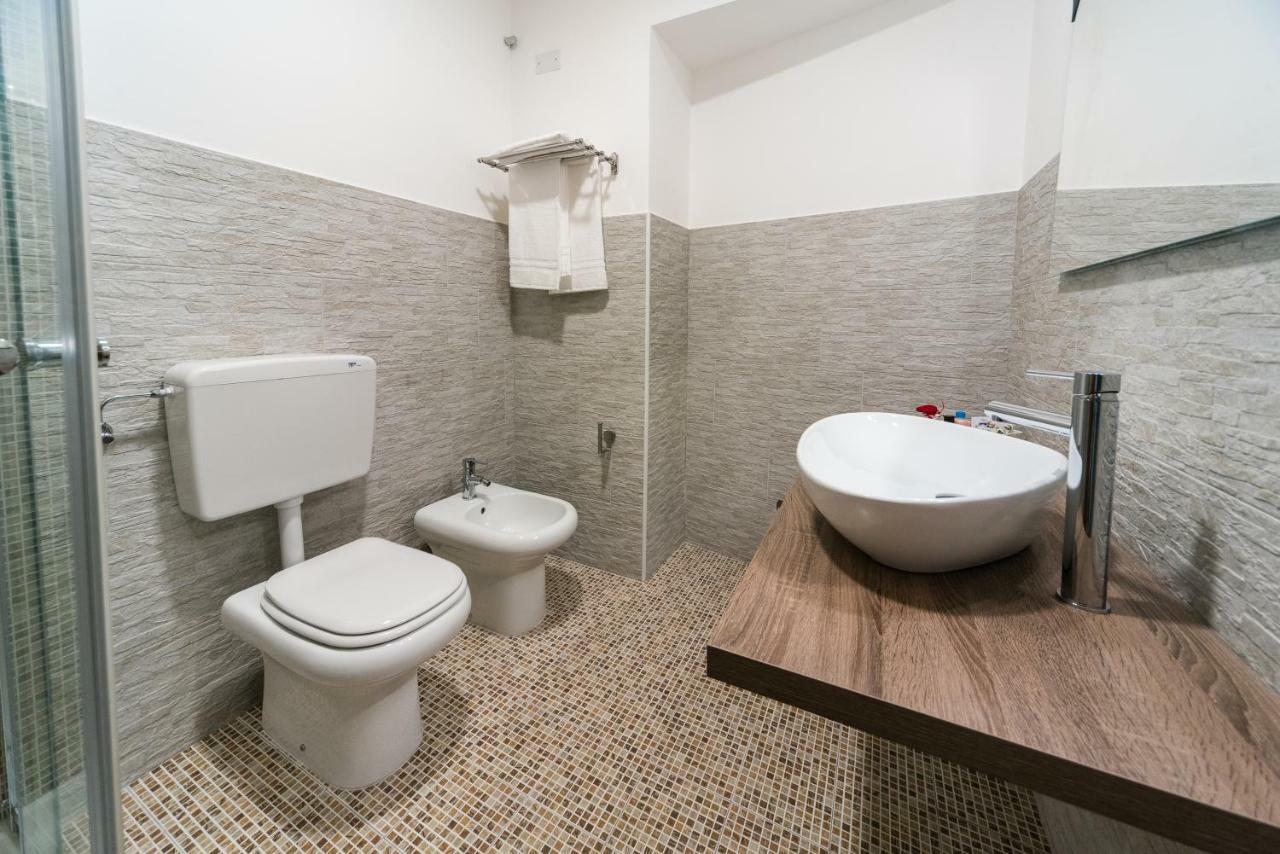 Le Undici Rose Hotel Viterbe Extérieur photo